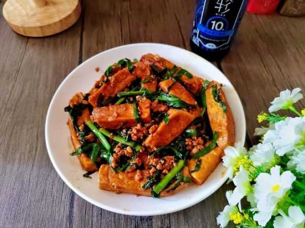 豆腐沫肉沫：豆腐沫肉沫韭菜